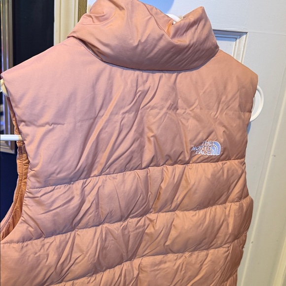 The North Face Peach Puffer Vest - Picture 4 of 7